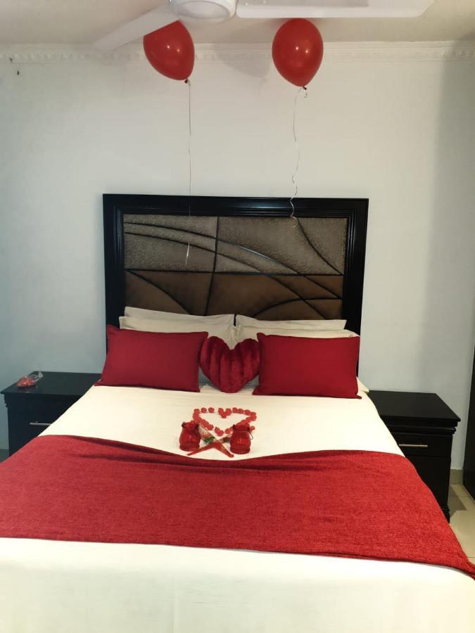 Suits Guest House & Bar Carletonville Dış mekan fotoğraf