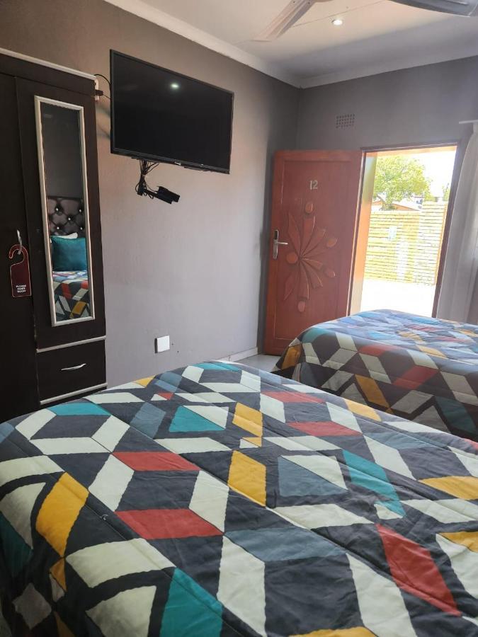 Suits Guest House & Bar Carletonville Dış mekan fotoğraf