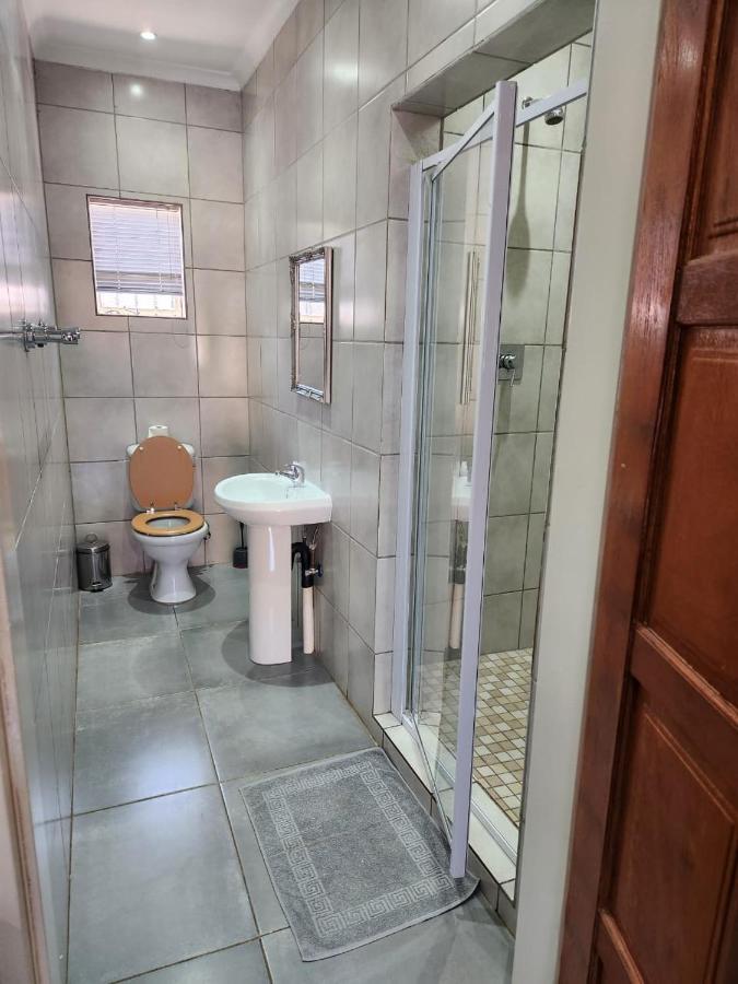 Suits Guest House & Bar Carletonville Dış mekan fotoğraf